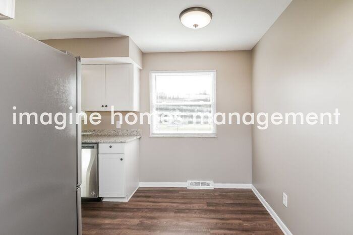 2392 Ashdale Dr - Photo 6 of 19