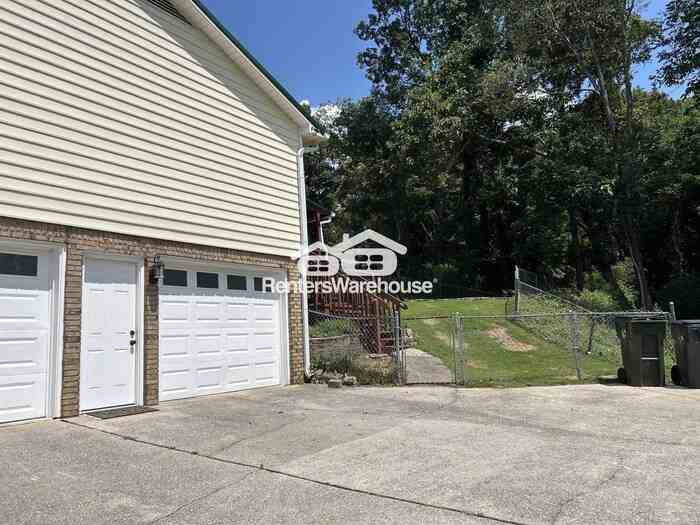 2501 Crestwood Cir - Photo 2 of 21