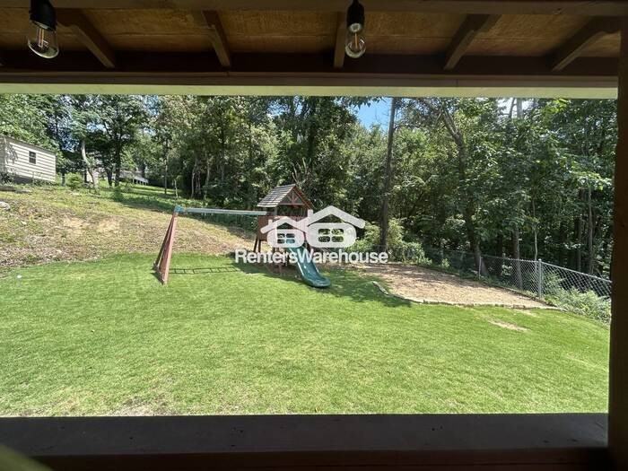 2501 Crestwood Cir - Photo 4 of 21