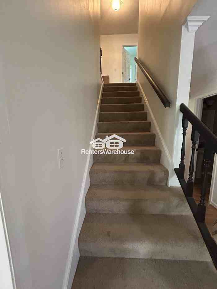 2501 Crestwood Cir - Photo 7 of 21