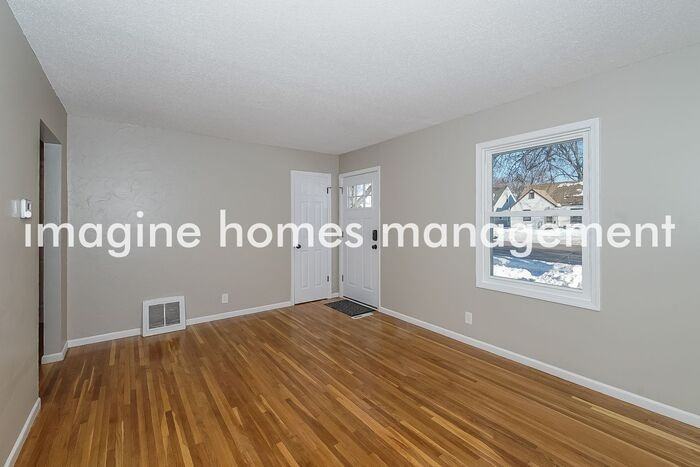 3136 Louisiana Ave S - Photo 3 of 18