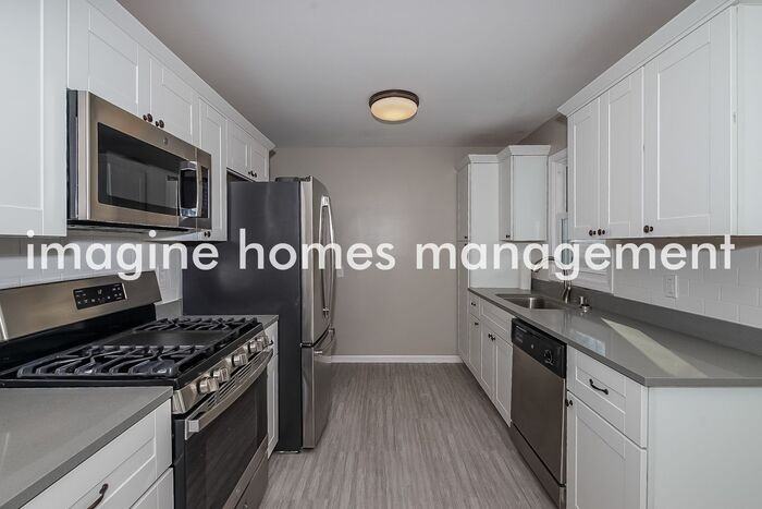 3136 Louisiana Ave S - Photo 5 of 18