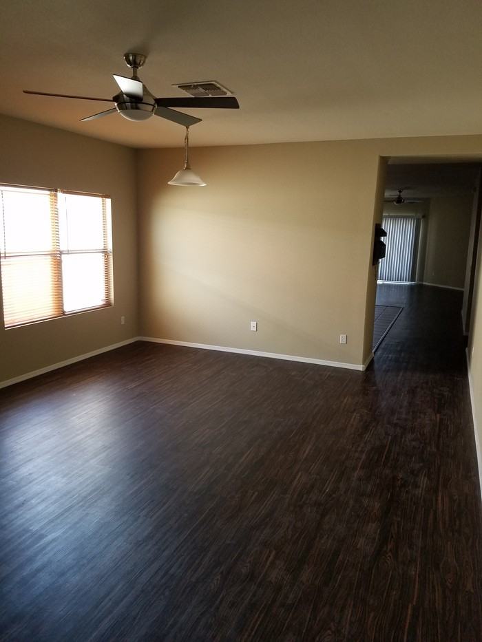 2415 W Mobile Ln - Photo 2 of 12