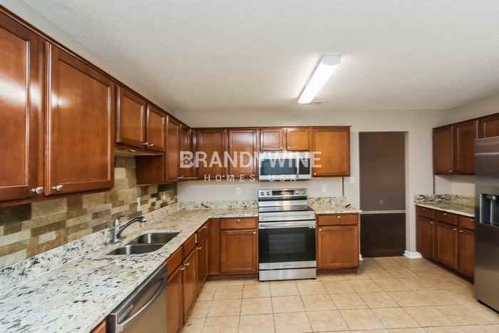 6828 Kamali Ave - Photo 4 of 18