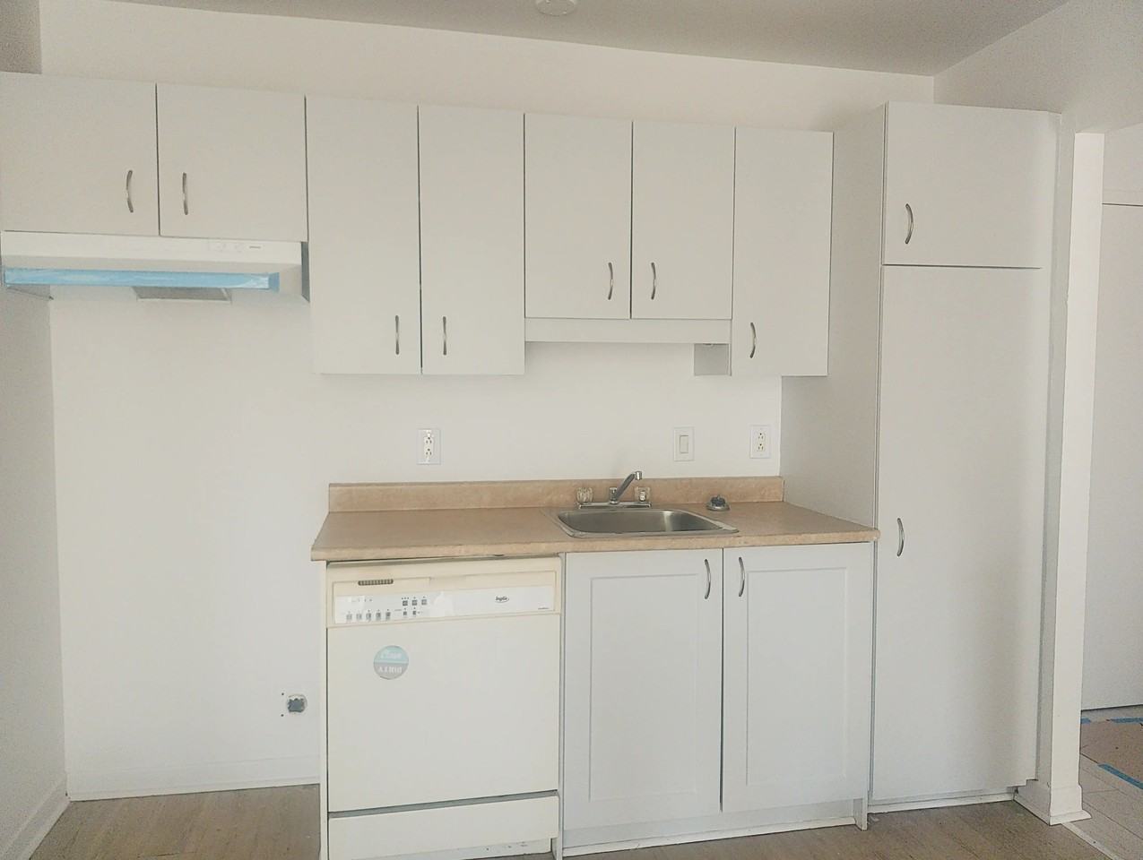 1742 Av Victoria — photo 2