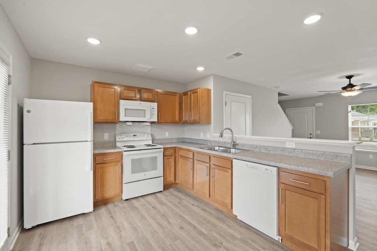 Foxtail Pointe - Photo 3 of 37