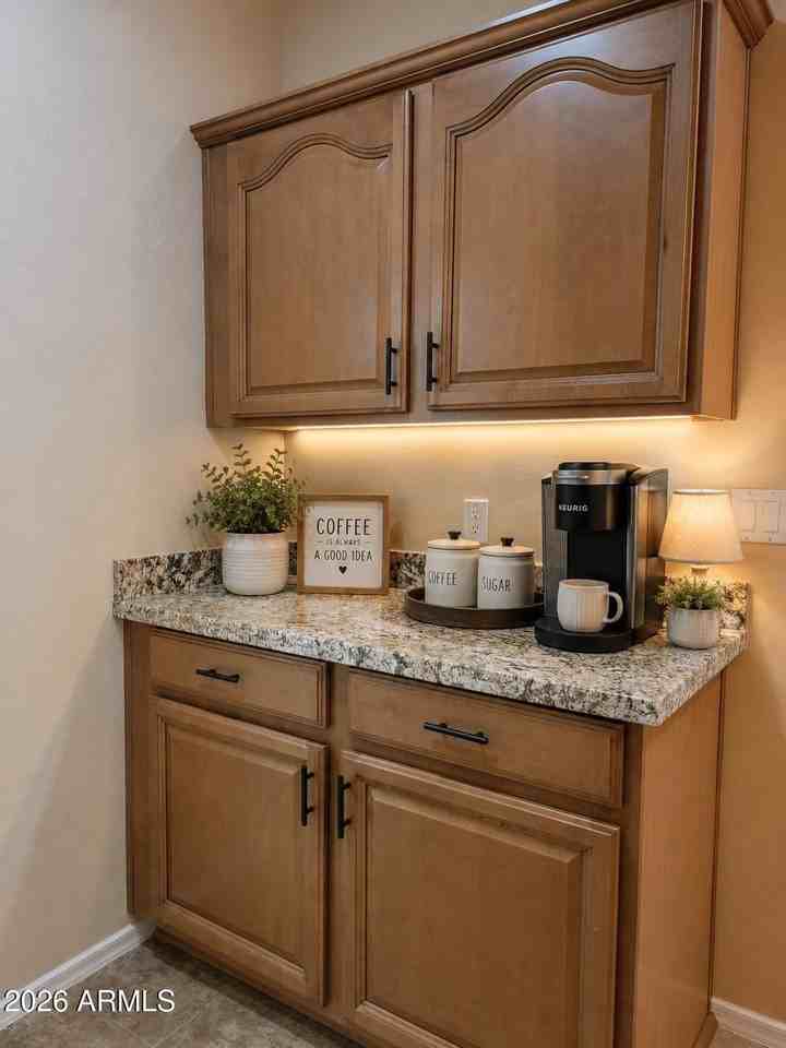 8773 W Dahlia Dr - Photo 7 of 33