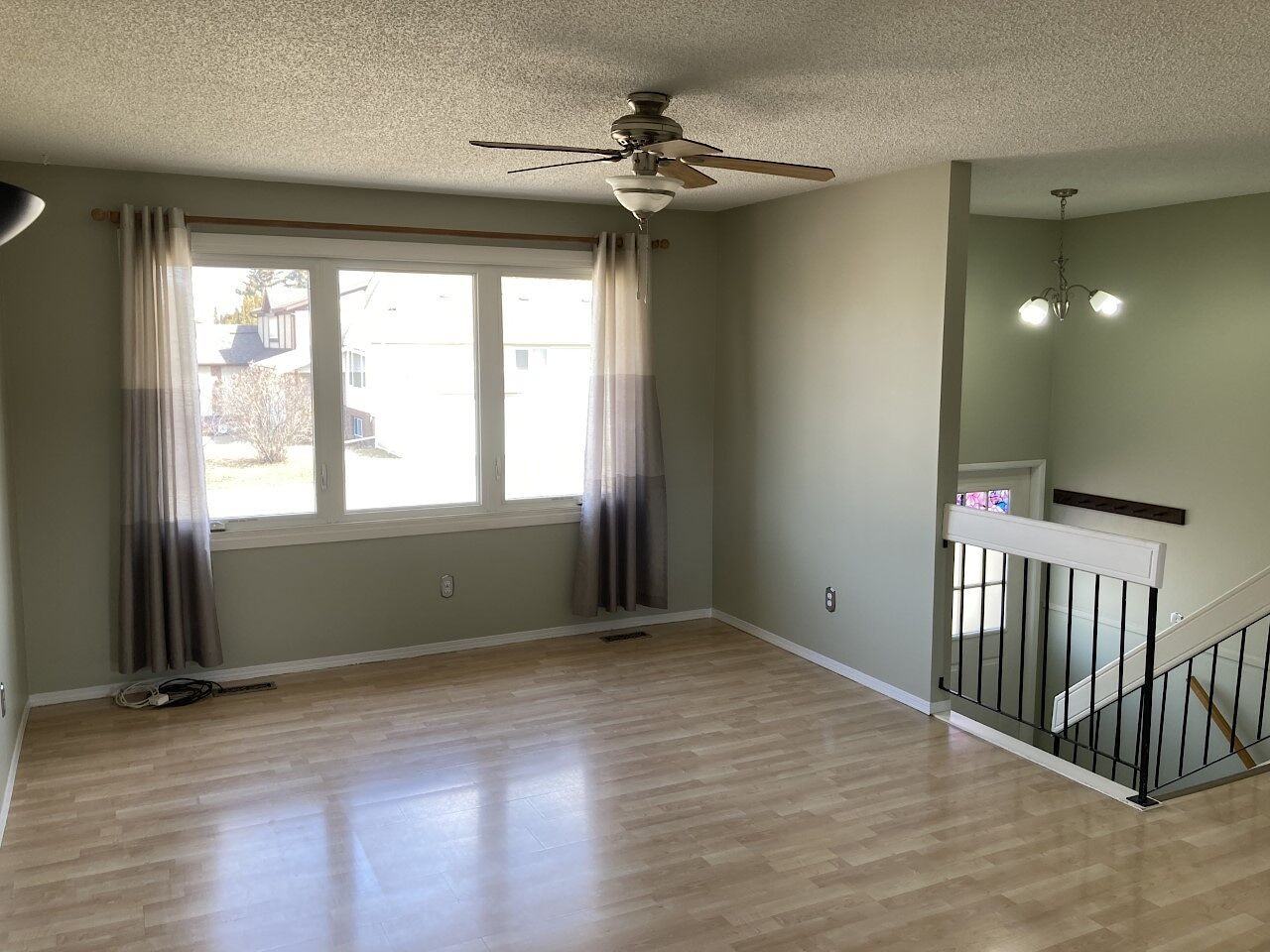 5527 39 Avenue Northwest - Photo 4 of 22