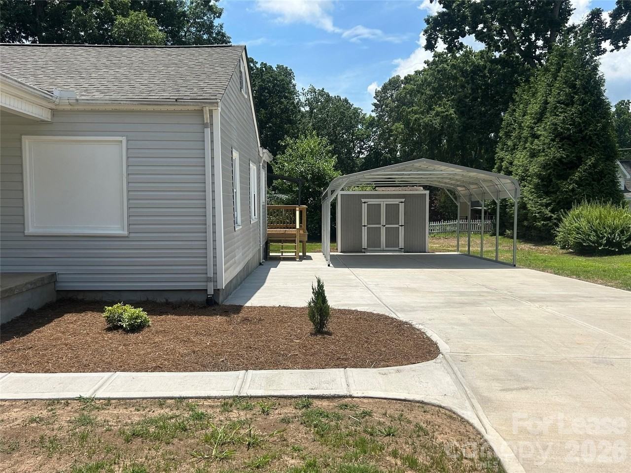 914 Linwood Rd - Photo 3 of 20