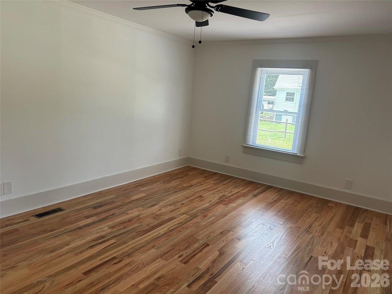 914 Linwood Rd - Photo 5 of 20