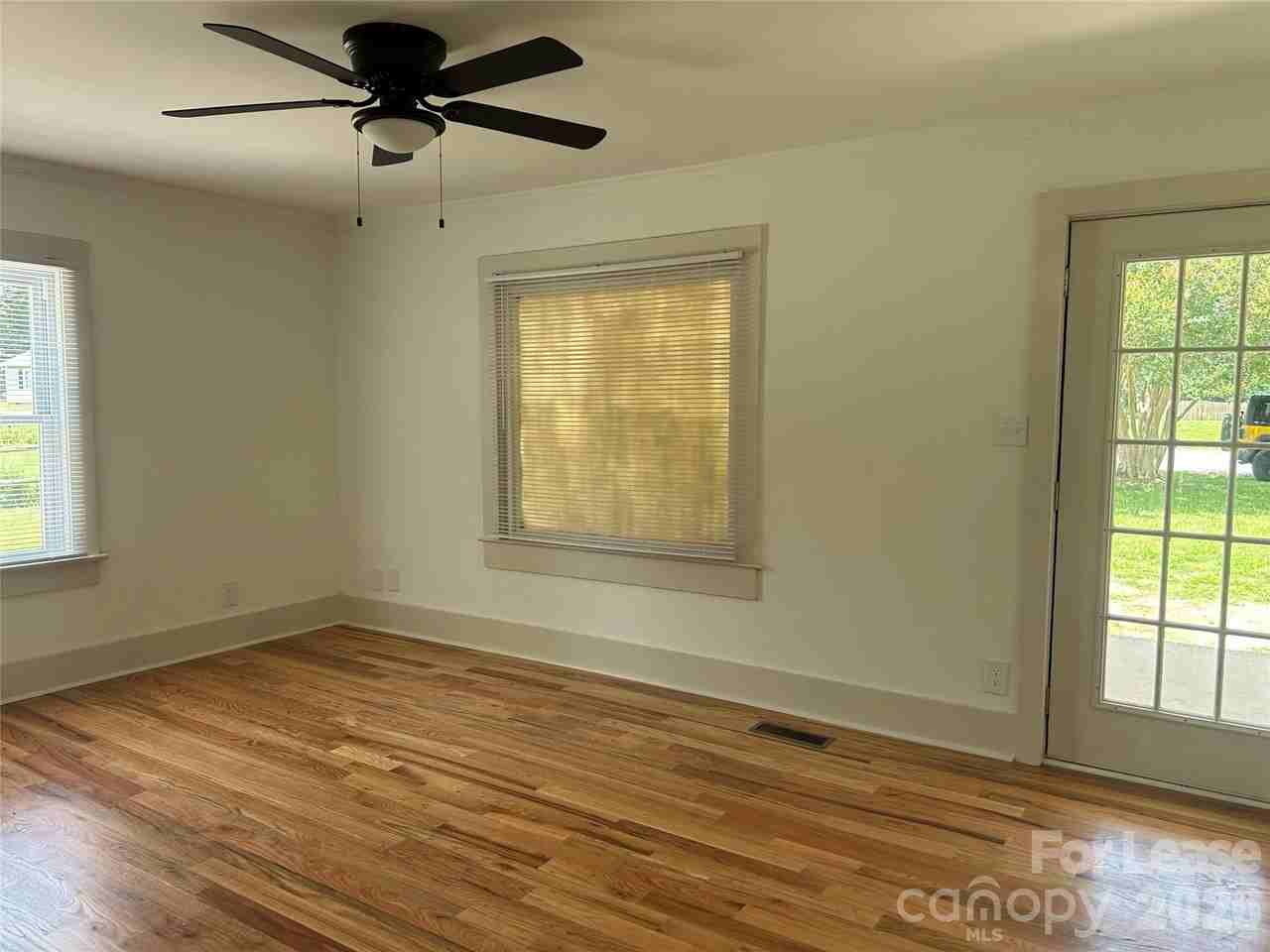 914 Linwood Rd - Photo 6 of 20