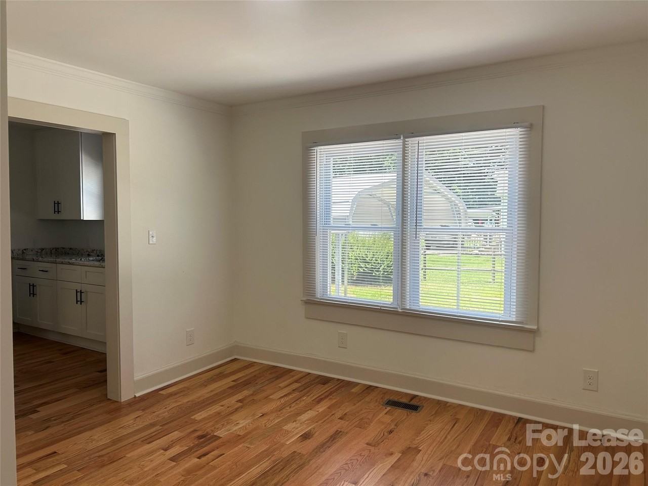 914 Linwood Rd - Photo 7 of 20