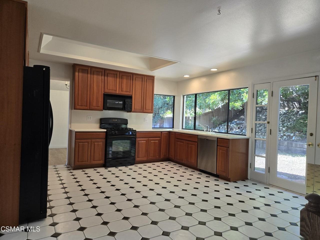 3166 Black Hills Ct - Photo 4 of 20