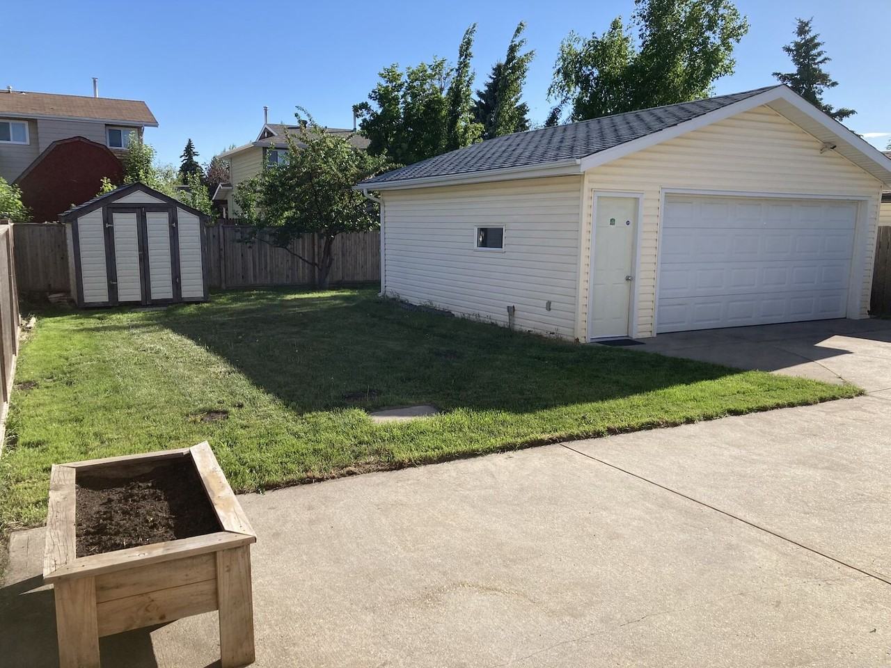 5527 39 Avenue Northwest - Photo 3 of 29