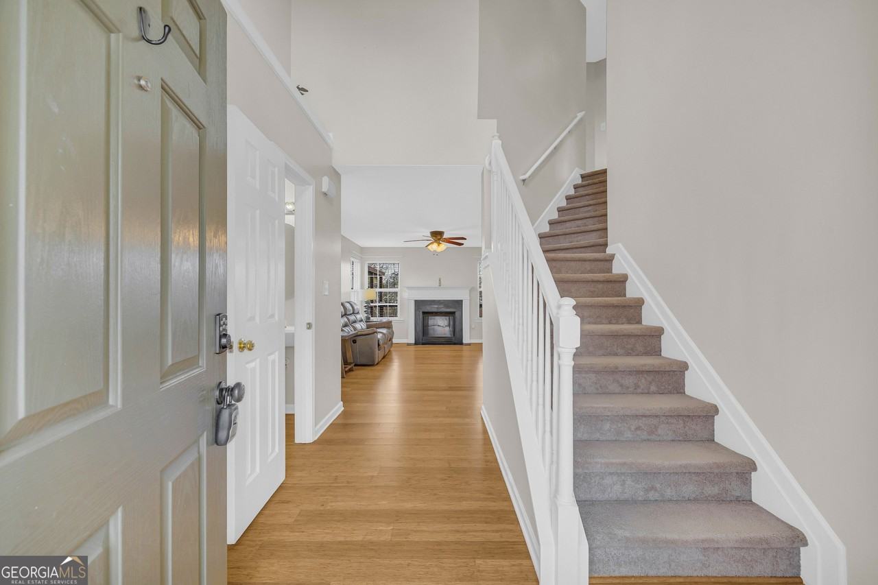 494 Bishop Ct - Photo 2 of 29