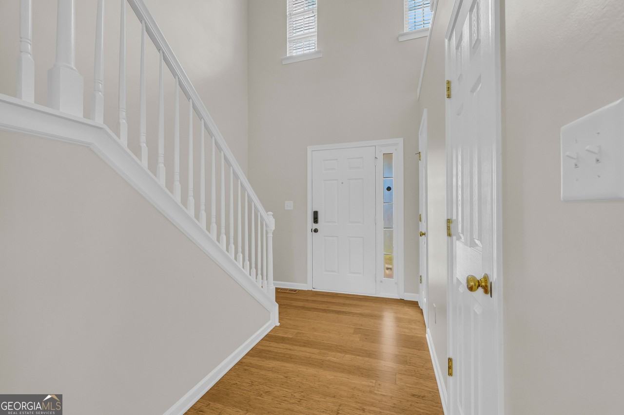494 Bishop Ct - Photo 3 of 29