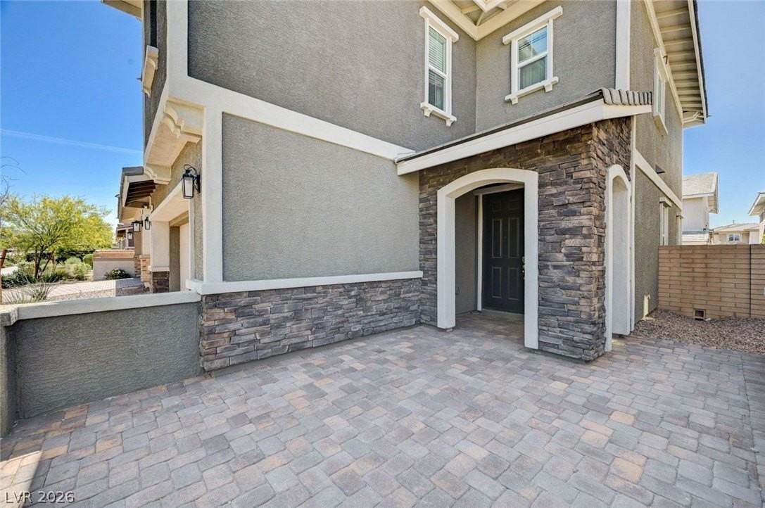 372 Silva Pl - Photo 2 of 48