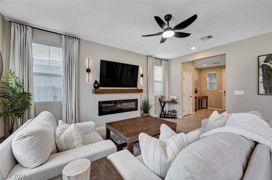 372 Silva Pl - Photo 6 of 48
