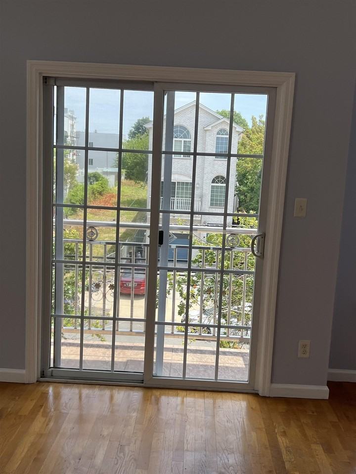 3 Montrose Ave #2ndFL - Photo 3 of 14
