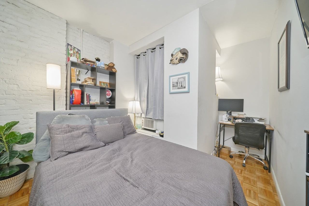 335 W 43rd St #2B - Photo 5 of 7