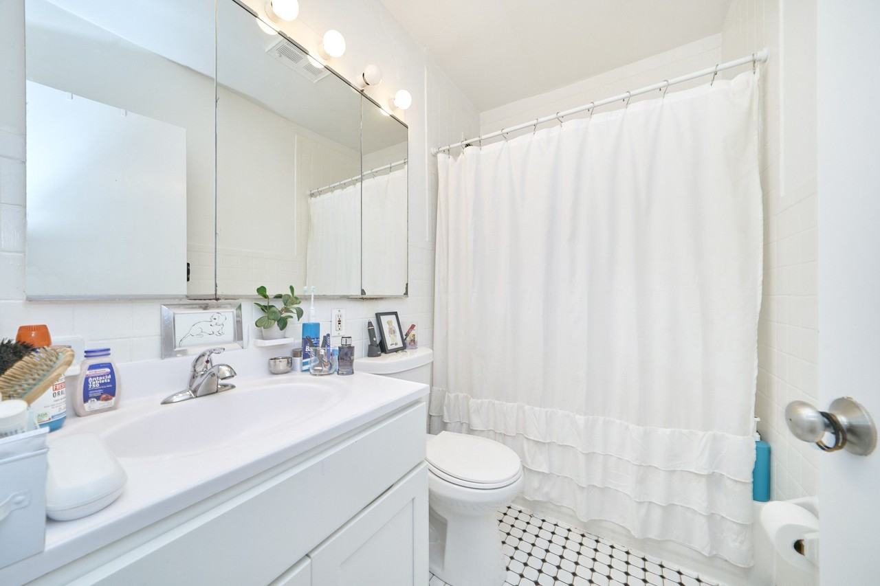 335 W 43rd St #2B - Photo 6 of 7