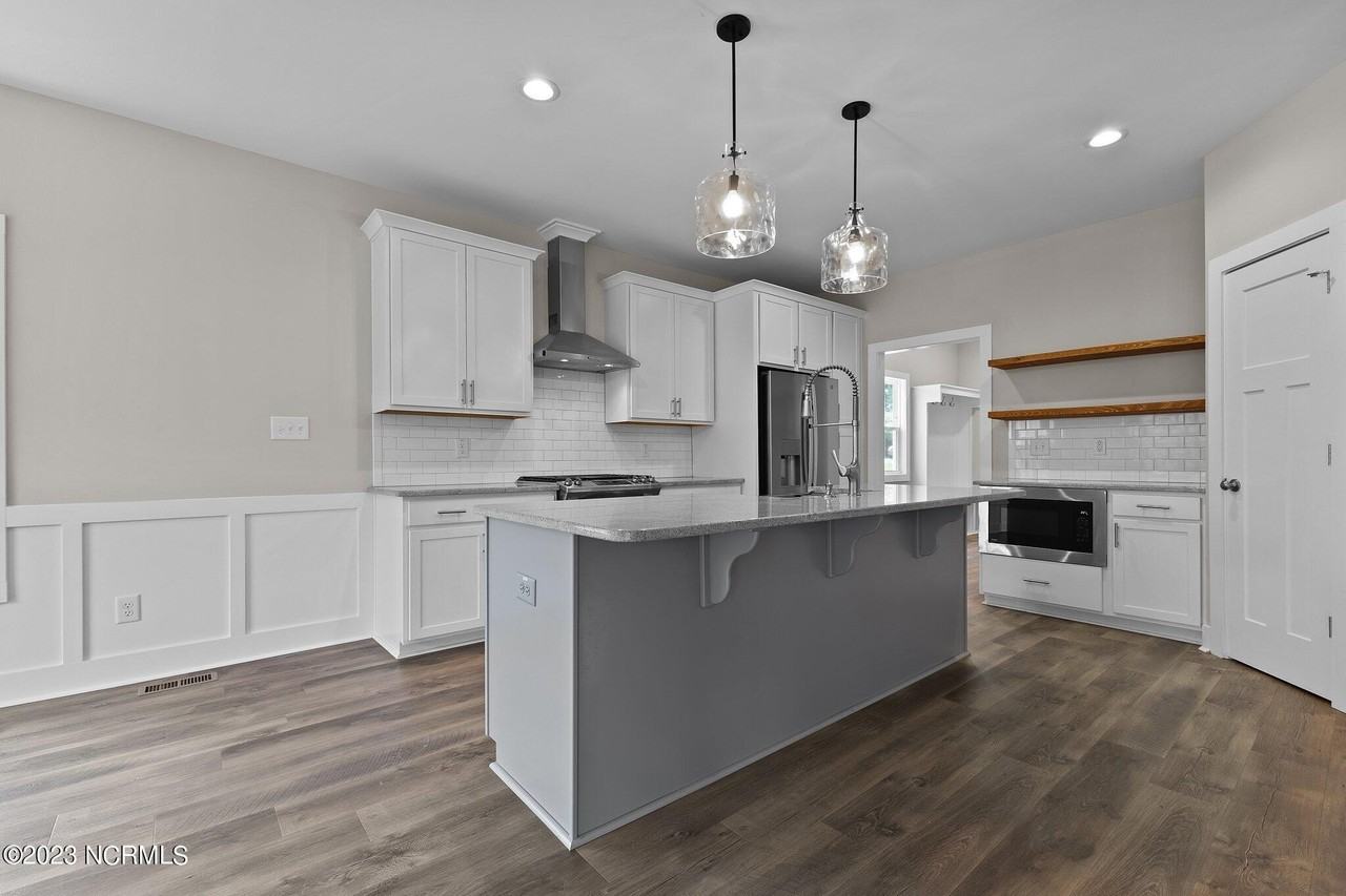 139 Crestview Rd - Photo 5 of 41