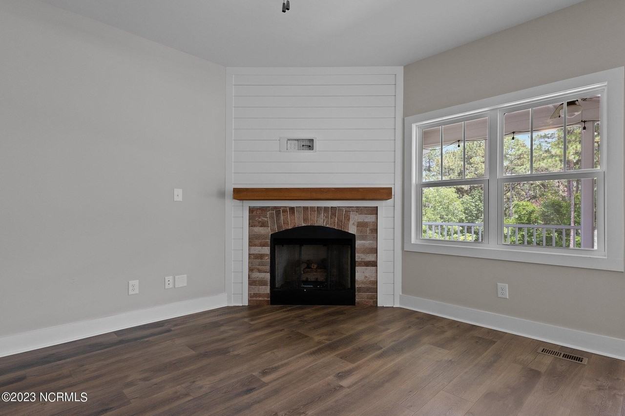 139 Crestview Rd - Photo 7 of 41