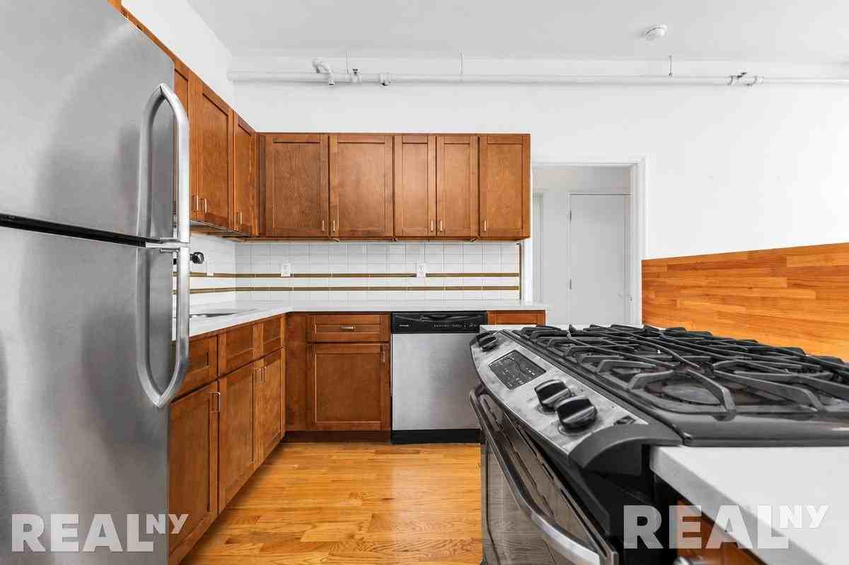 Grand Ave #5B - Photo 2 of 8
