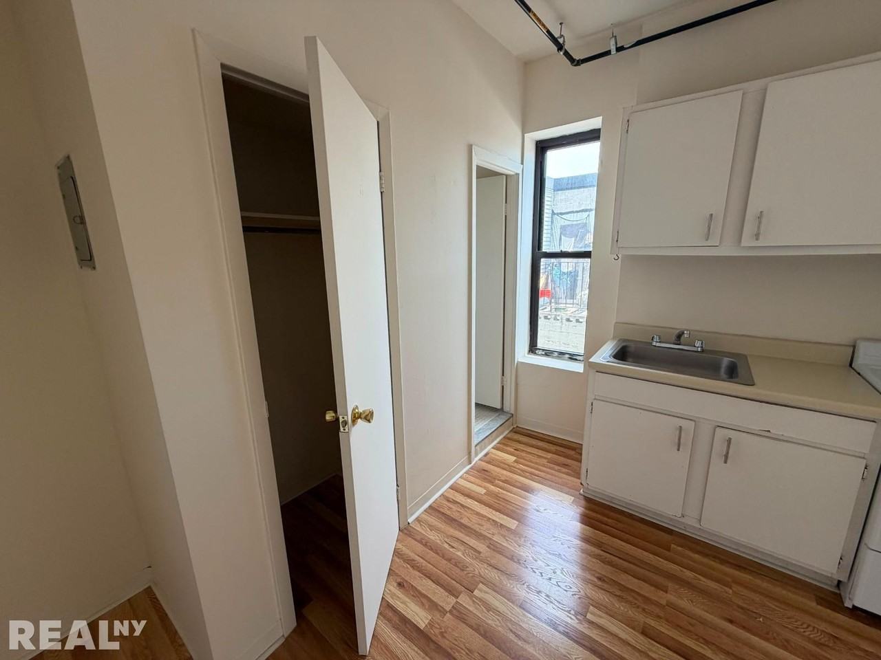 E 14th St #34 - Photo 3 of 9