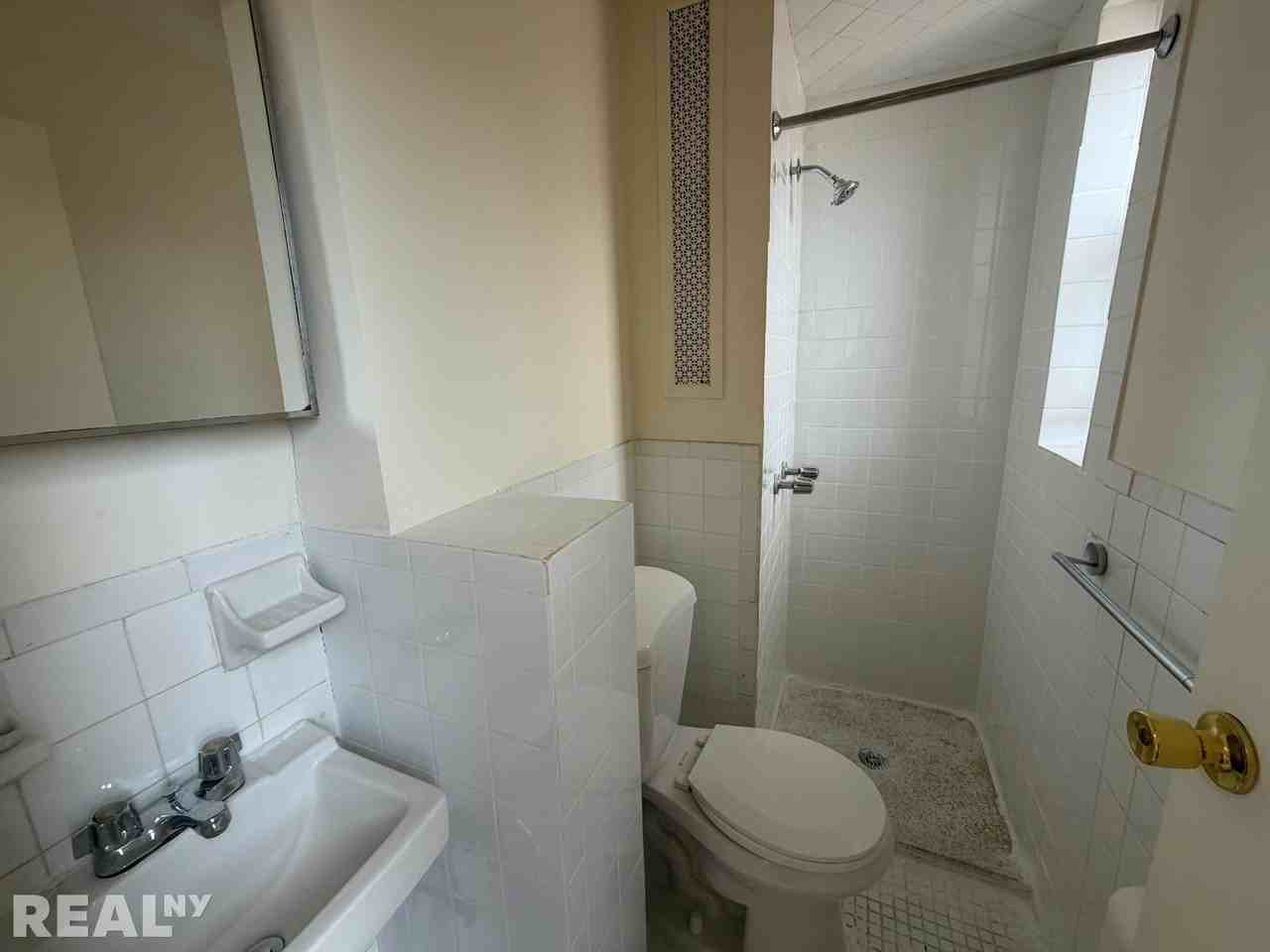 E 14th St #34 - Photo 7 of 9
