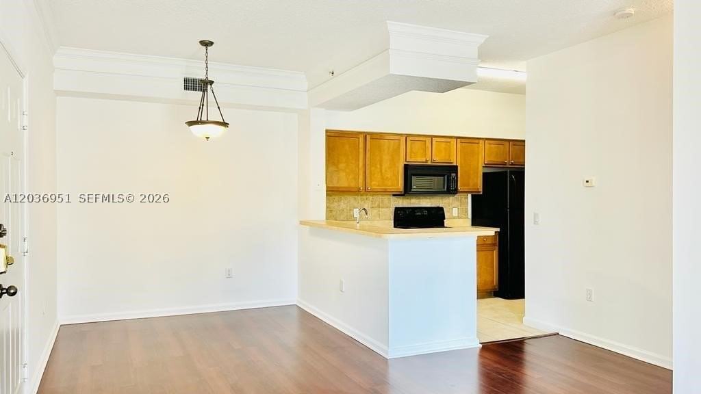 2304 Myrtlewood Cir E #304 - Photo 2 of 17