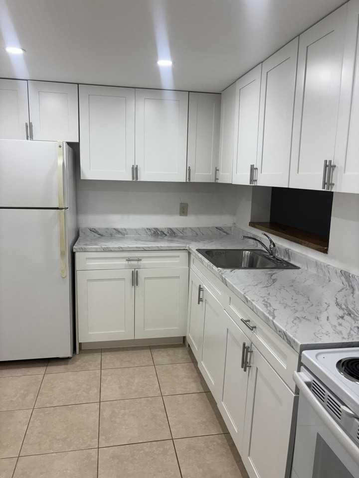 5190 Las Verdes Cir #315 - Photo 3 of 11