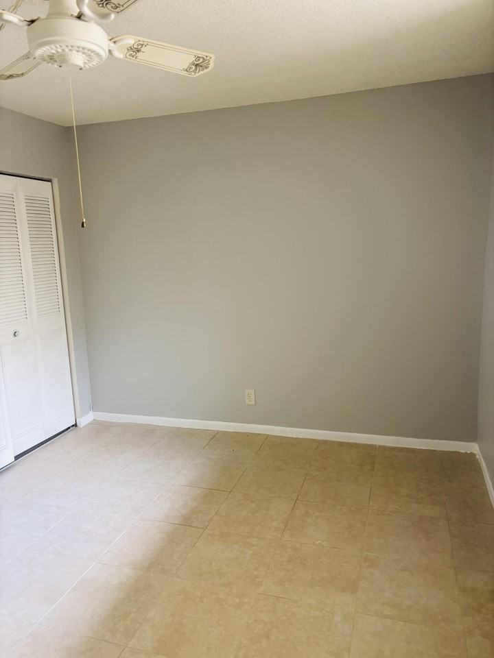 5190 Las Verdes Cir #315 - Photo 6 of 11