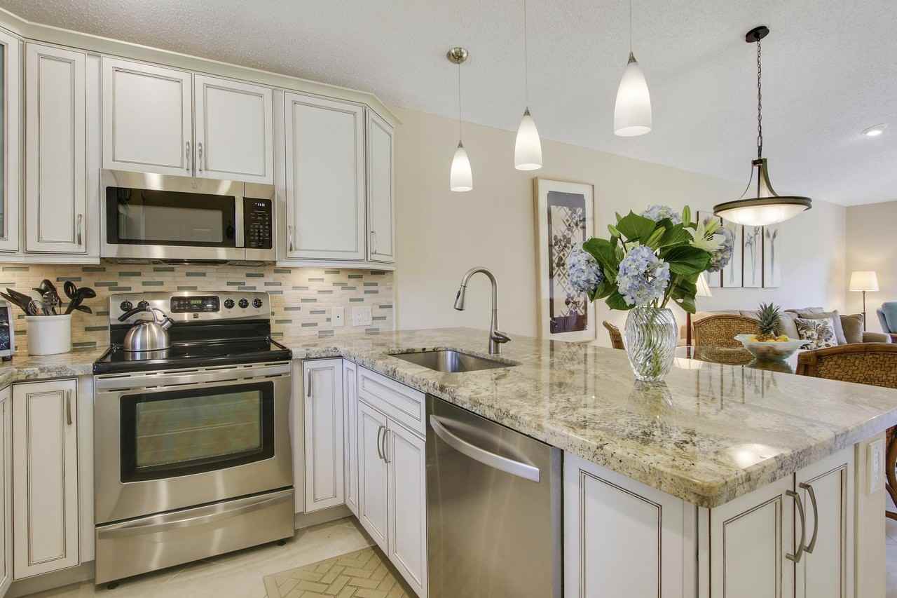 820 Club Dr - Photo 3 of 23