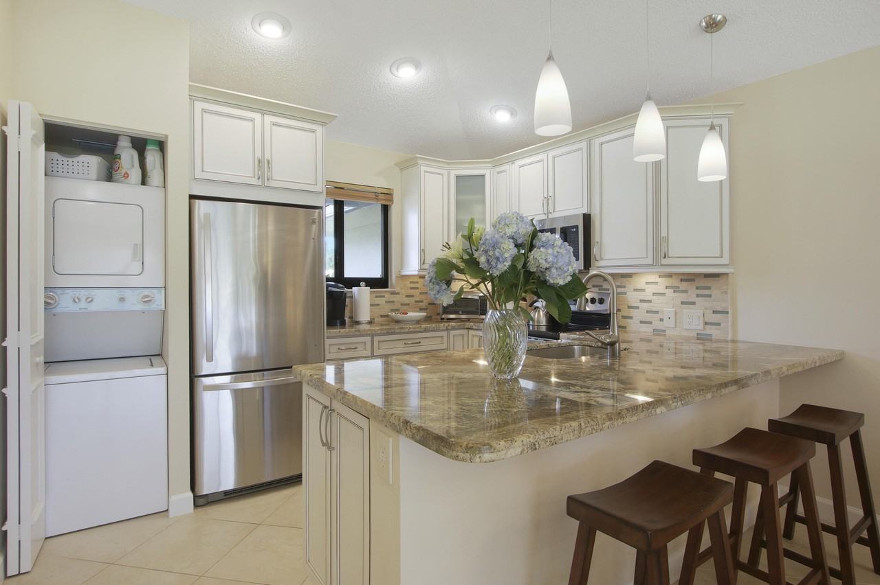 820 Club Dr - Photo 4 of 23