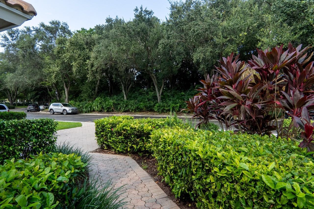 6670 Nw 27th Ave - Photo 4 of 43