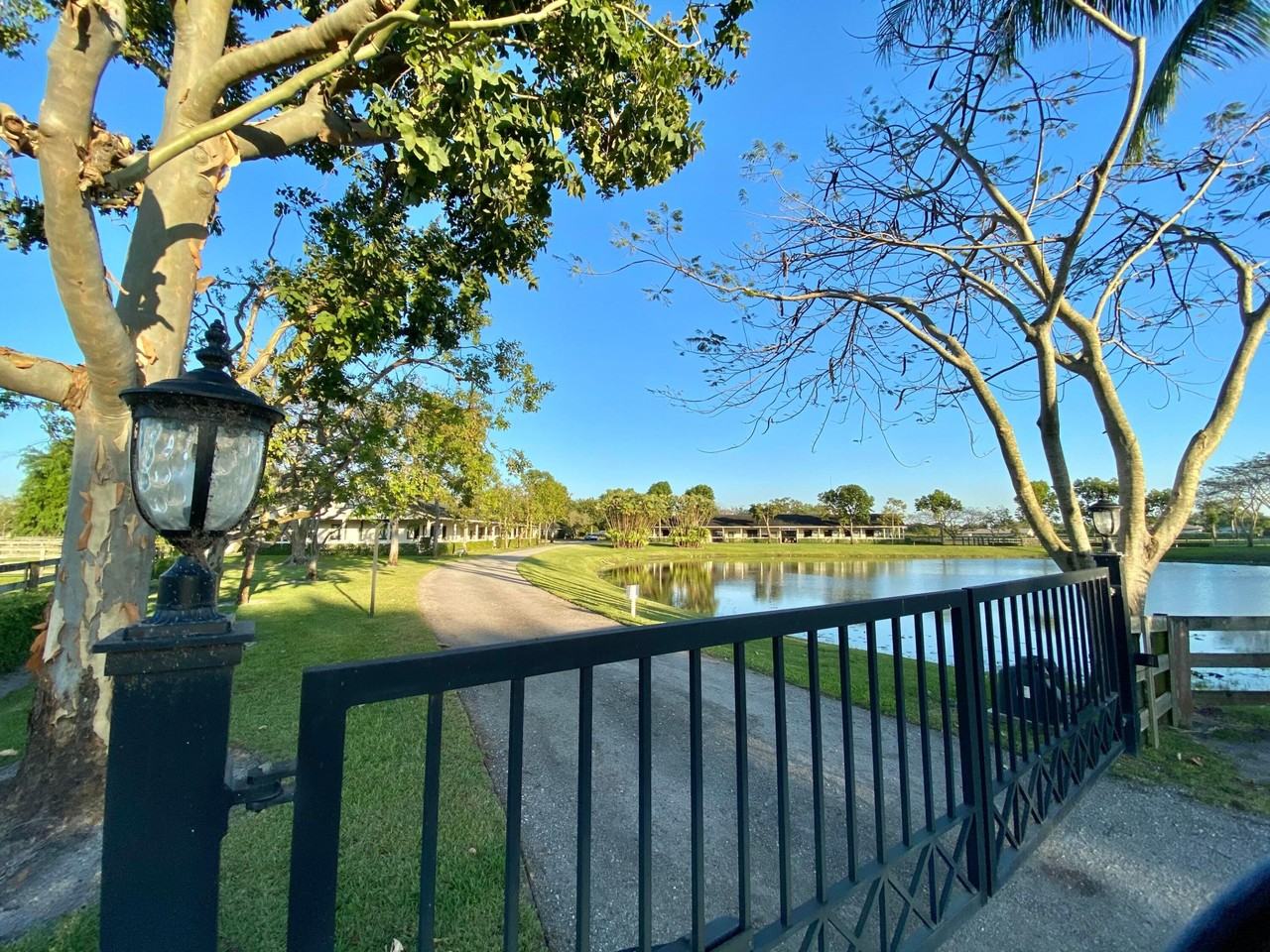 5110 S Shore Blvd - Photo 2 of 32
