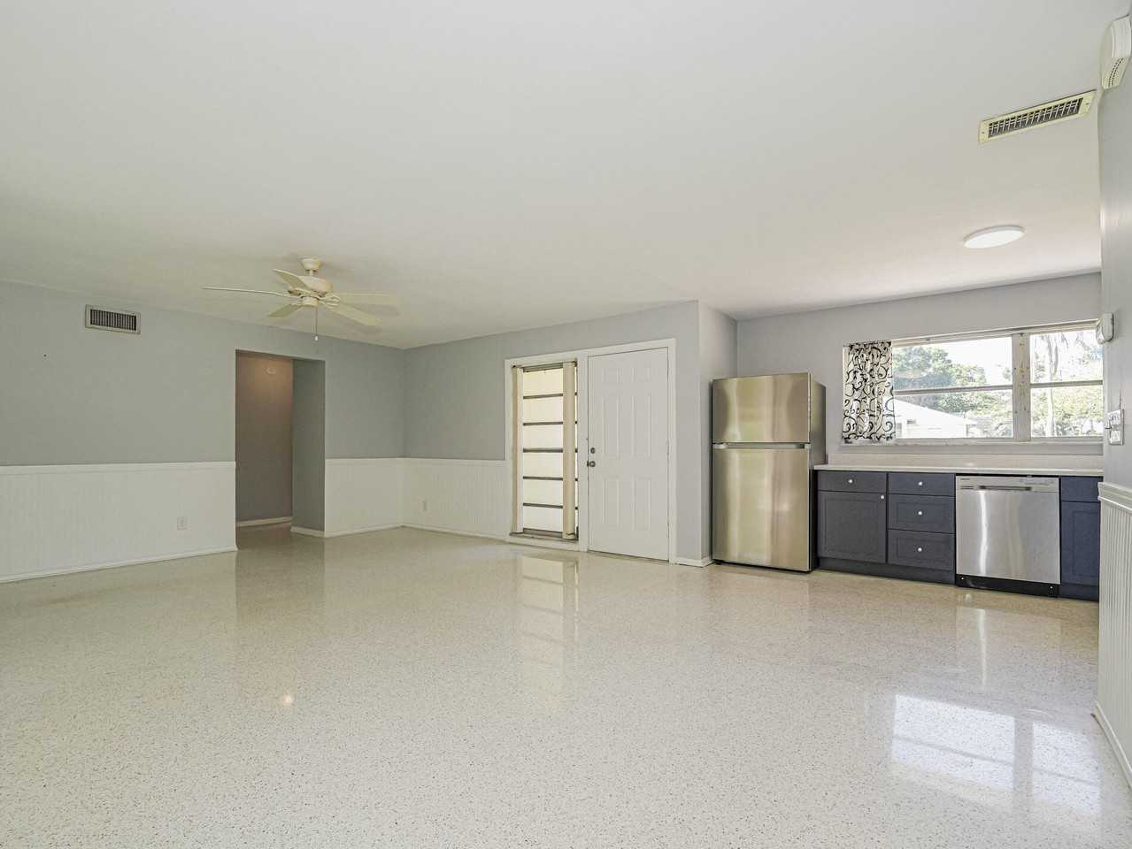 2616 15th St - Photo 4 of 31