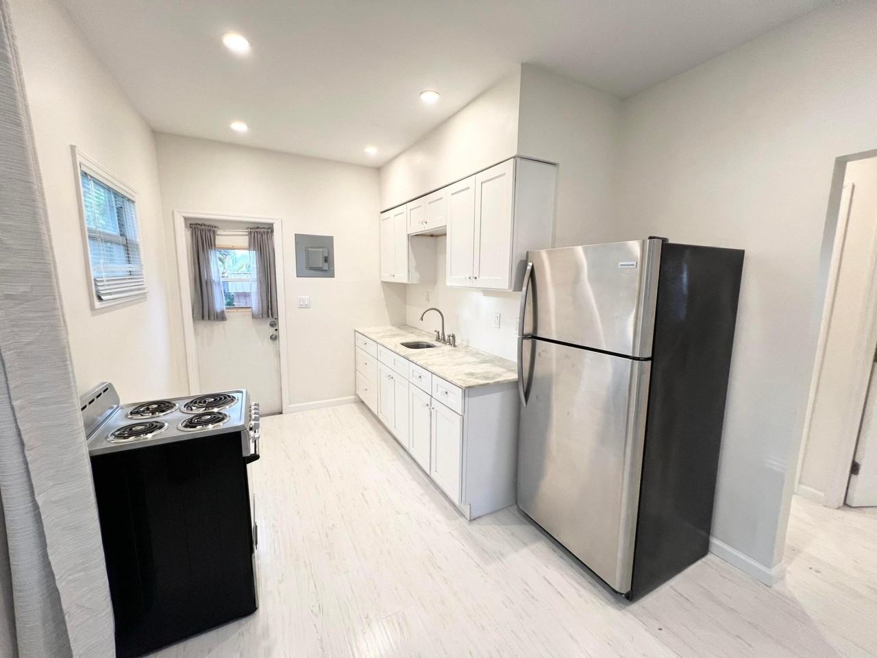 431 Ardmore Rd - Photo 3 of 13