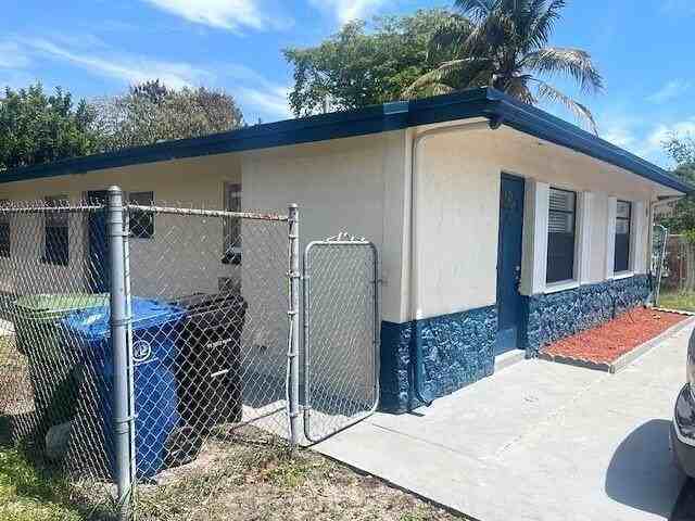1451 Nw 20th Ct #AB - Photo 7 of 11