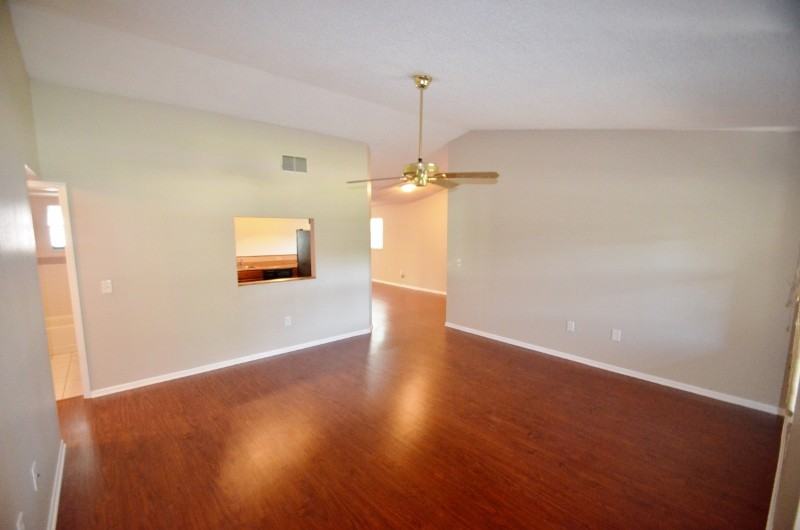 12095 73rd St - Photo 2 of 5