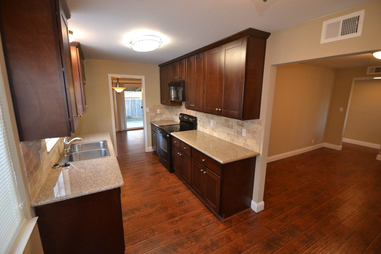 5427 Leader Ave - Photo 3 of 9