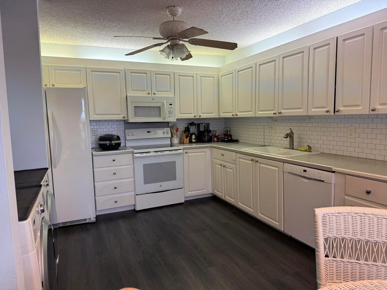 1520 Nw 19th Ter #203 - Photo 2 of 30