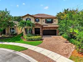featured image of 9062 Gulf Cove Dr