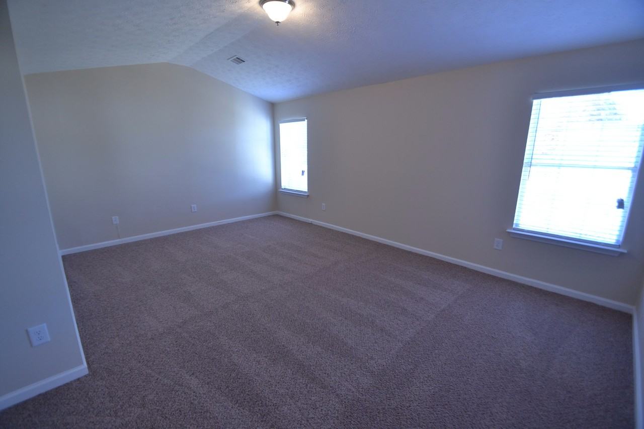 6718 Roscommon Dr - Photo 3 of 7