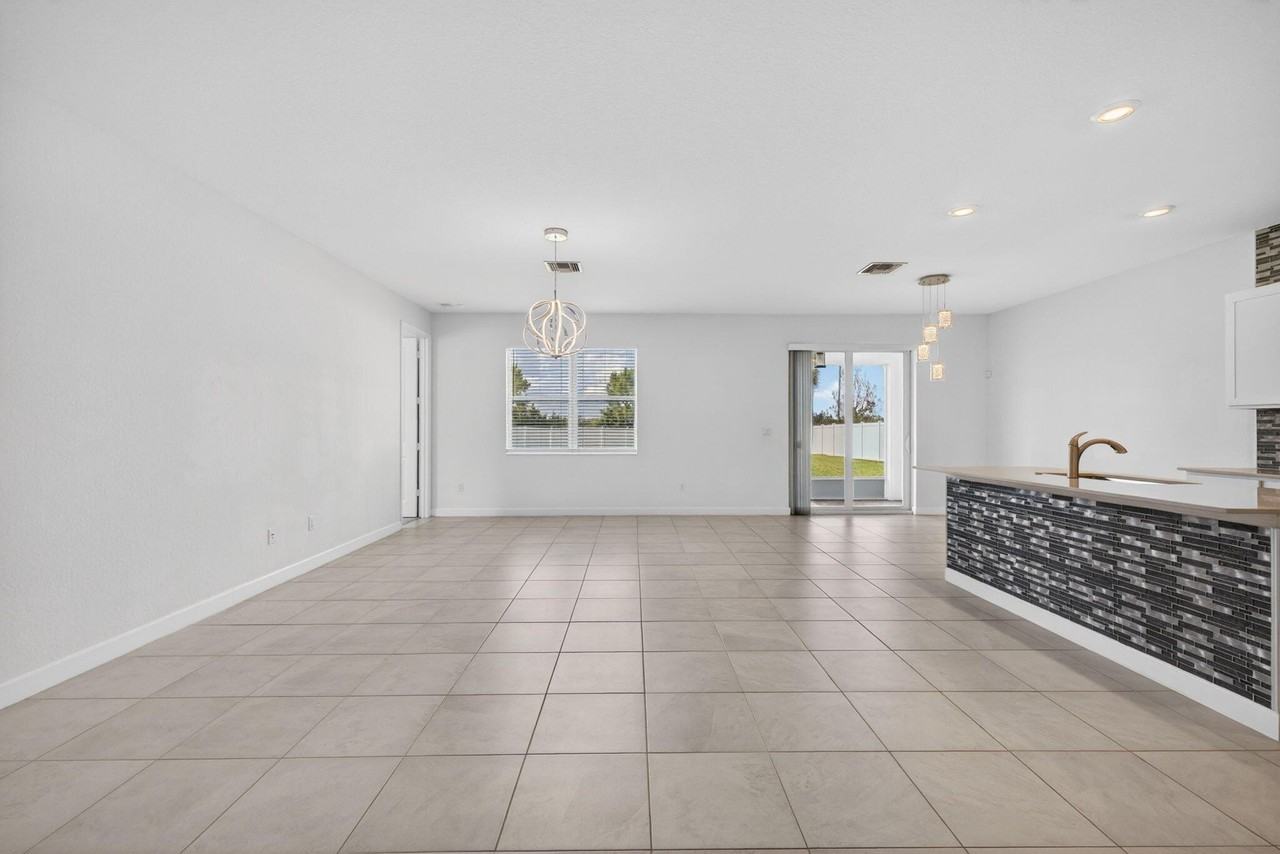 13275 Nw Copper Creek Dr - Photo 4 of 36