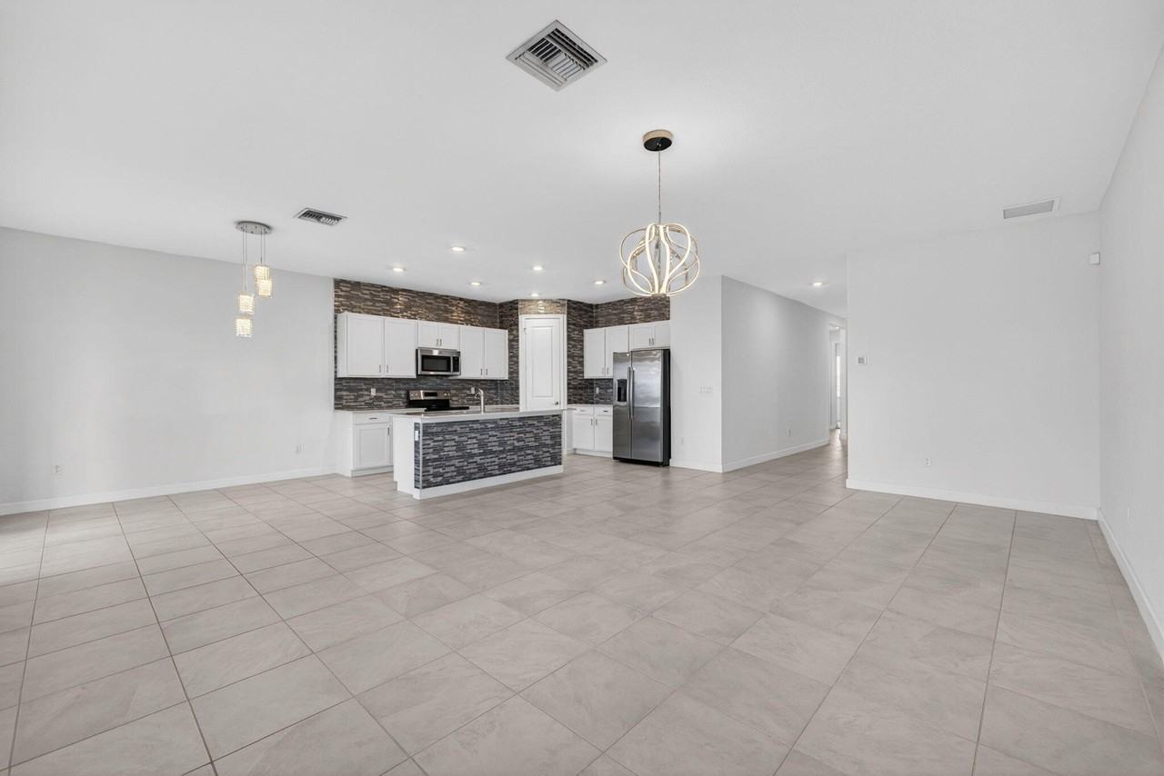 13275 Nw Copper Creek Dr - Photo 5 of 36