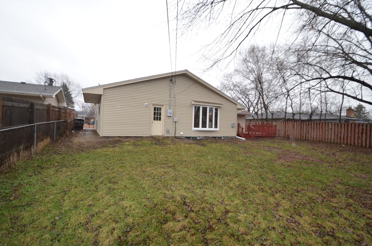 6740 Kennaston Dr NE - Photo 2 of 17