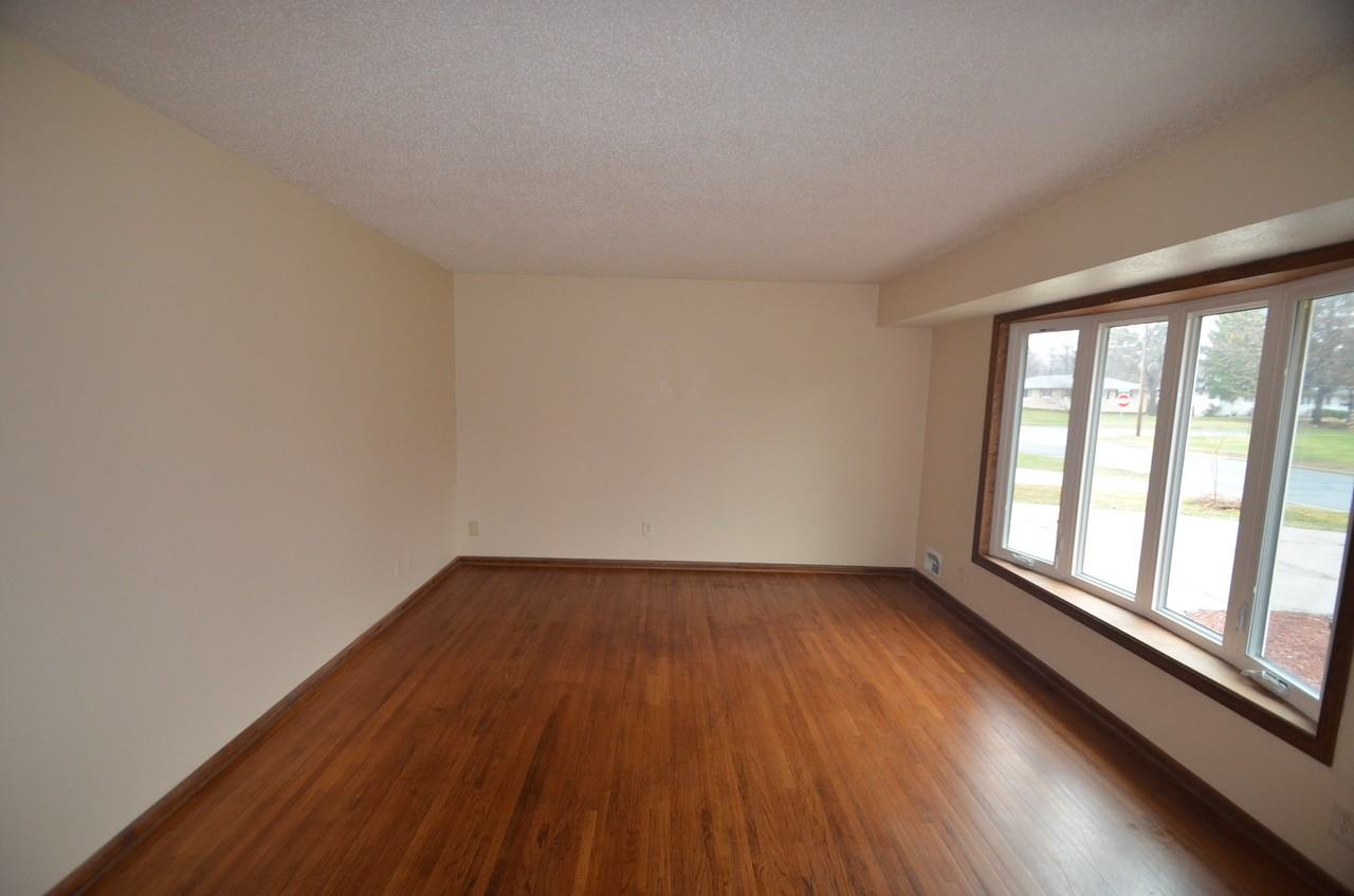 6740 Kennaston Dr NE - Photo 3 of 17