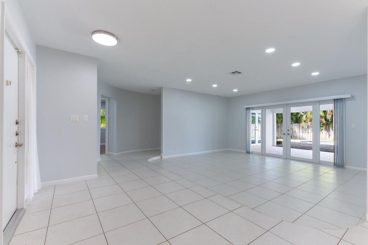 4695 Brandywine Dr - Photo 4 of 28